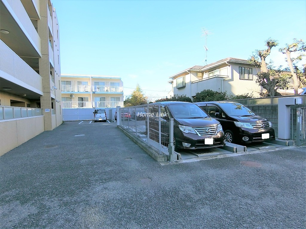 ベルハイム小竹向原　駐車場